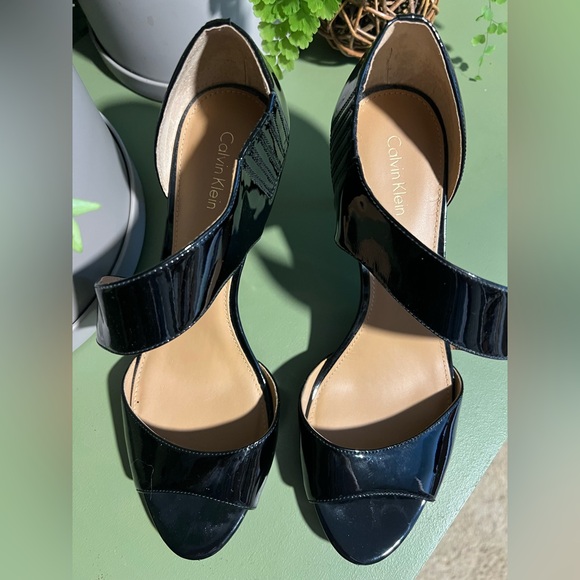 Calvin Klein Laine patent leather open toe pumps Size 9 - Picture 2 of 9